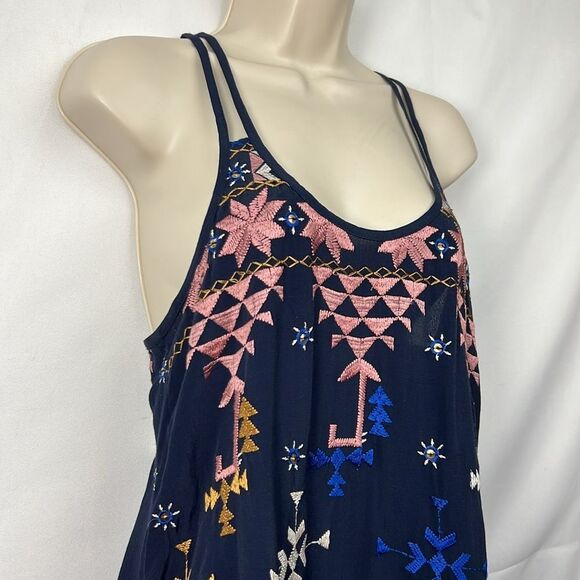 Lucky Brand Navy Blue Embroidered tank top EUC size small - Picture 3 of 11